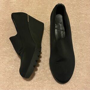 Donald Pliner black fabric wedge size 5